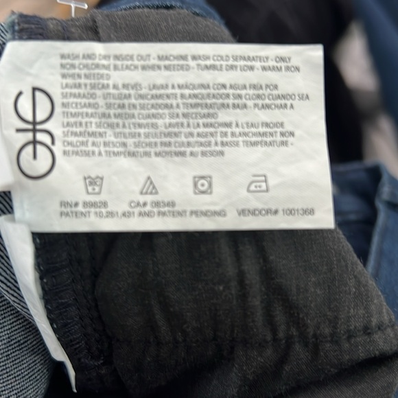 Jessica Simpson boot cut jean. Mid-rise size 12/31 - Picture 6 of 8